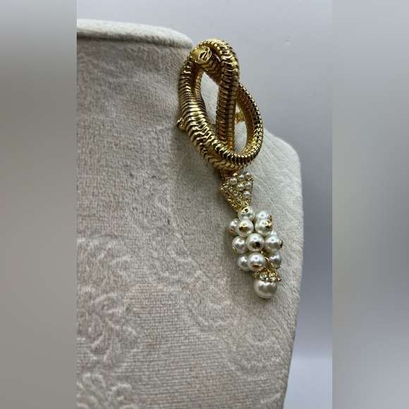 Pendant Large  Pearl and Rhinestone Brooch Grapevine Pearls Gold Tone Knot - Picture 4 of 15